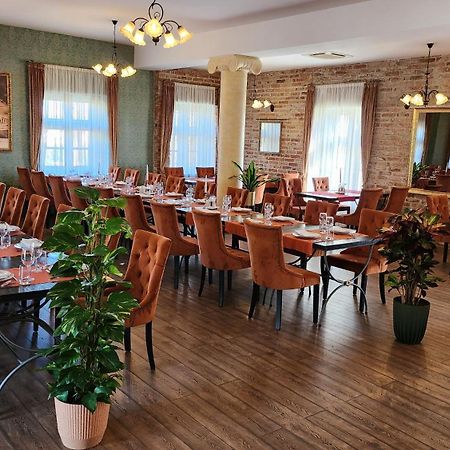 Hotel & Restoran Dvorac Gjalski Zabok Bagian luar foto