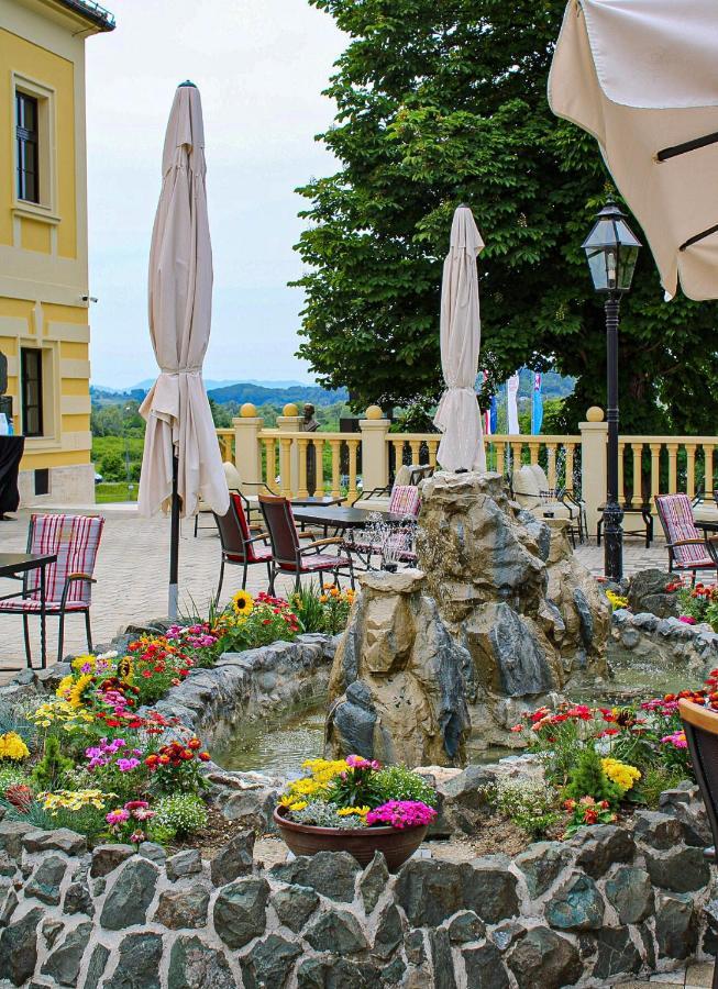 Hotel & Restoran Dvorac Gjalski Zabok Bagian luar foto
