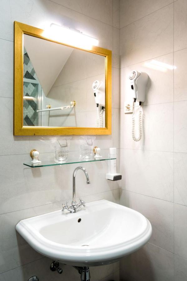 Hotel & Restoran Dvorac Gjalski Zabok Bagian luar foto