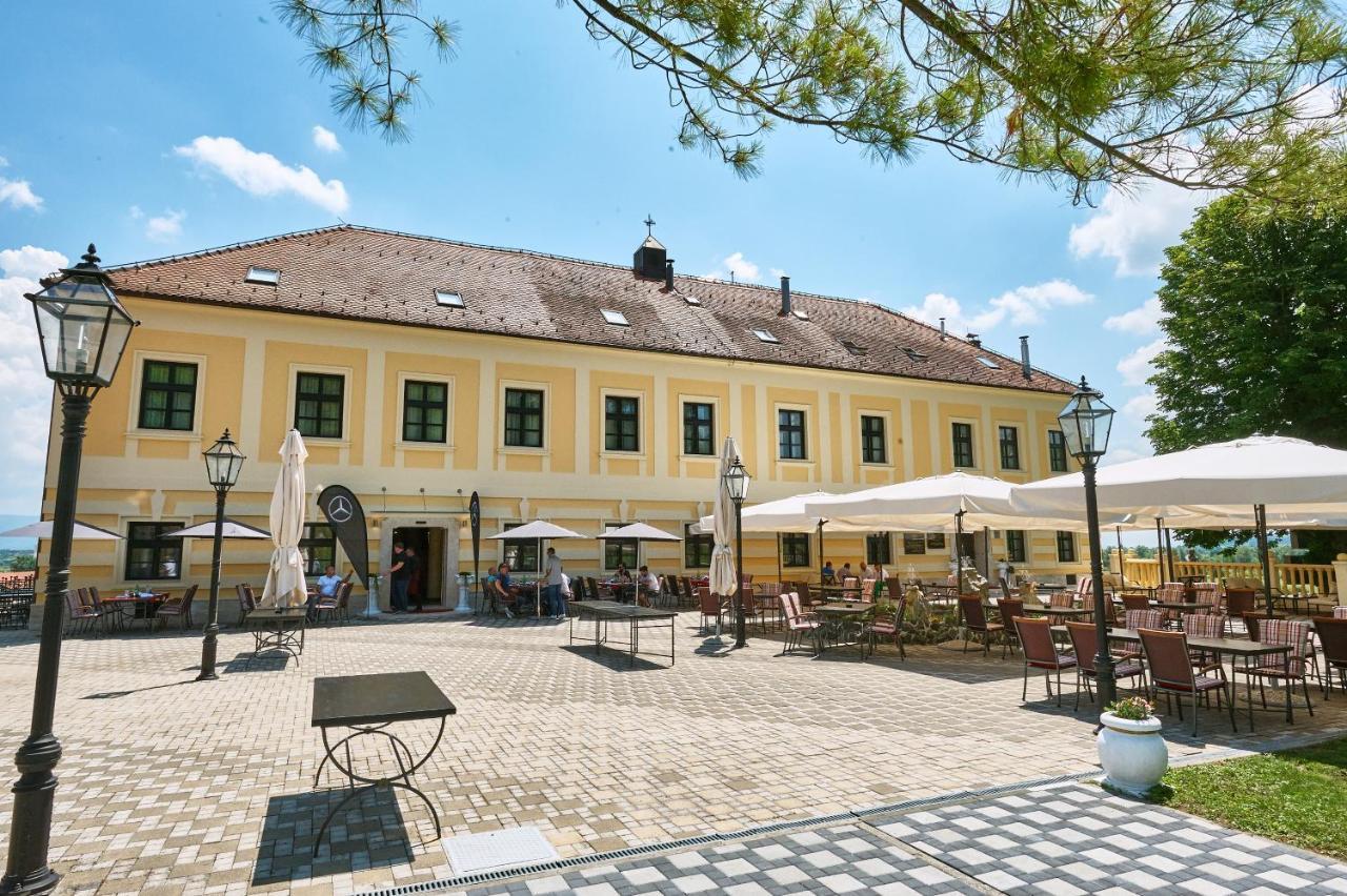 Hotel & Restoran Dvorac Gjalski Zabok Bagian luar foto