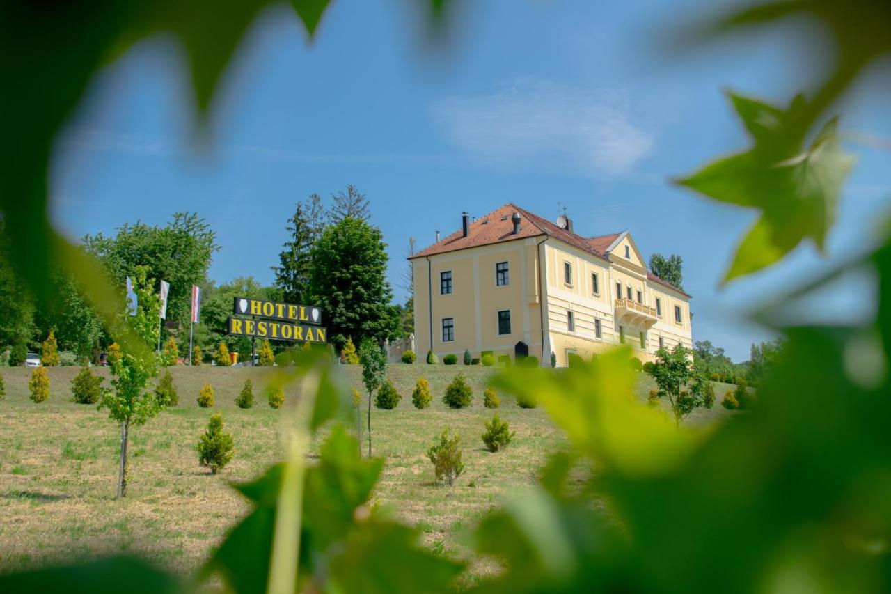 Hotel & Restoran Dvorac Gjalski Zabok Bagian luar foto