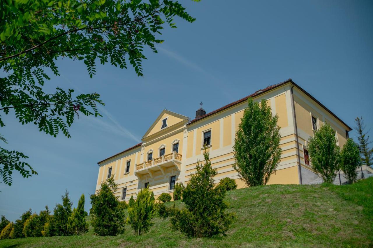 Hotel & Restoran Dvorac Gjalski Zabok Bagian luar foto