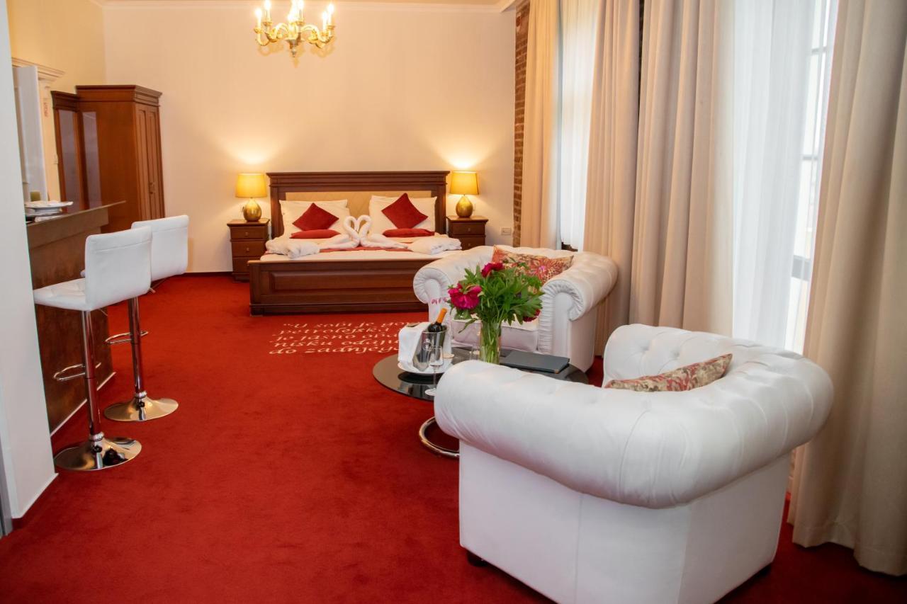 Hotel & Restoran Dvorac Gjalski Zabok Bagian luar foto