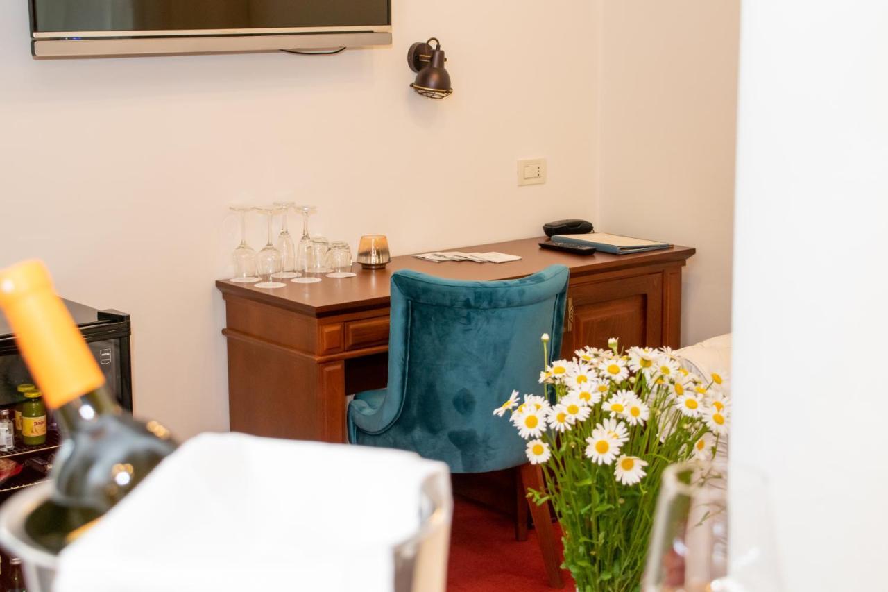 Hotel & Restoran Dvorac Gjalski Zabok Bagian luar foto
