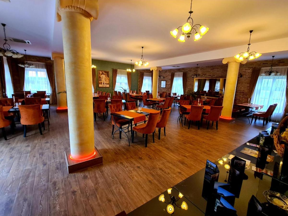Hotel & Restoran Dvorac Gjalski Zabok Bagian luar foto